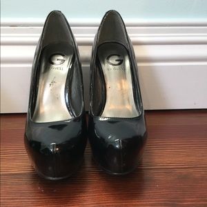 Guess platform pumps